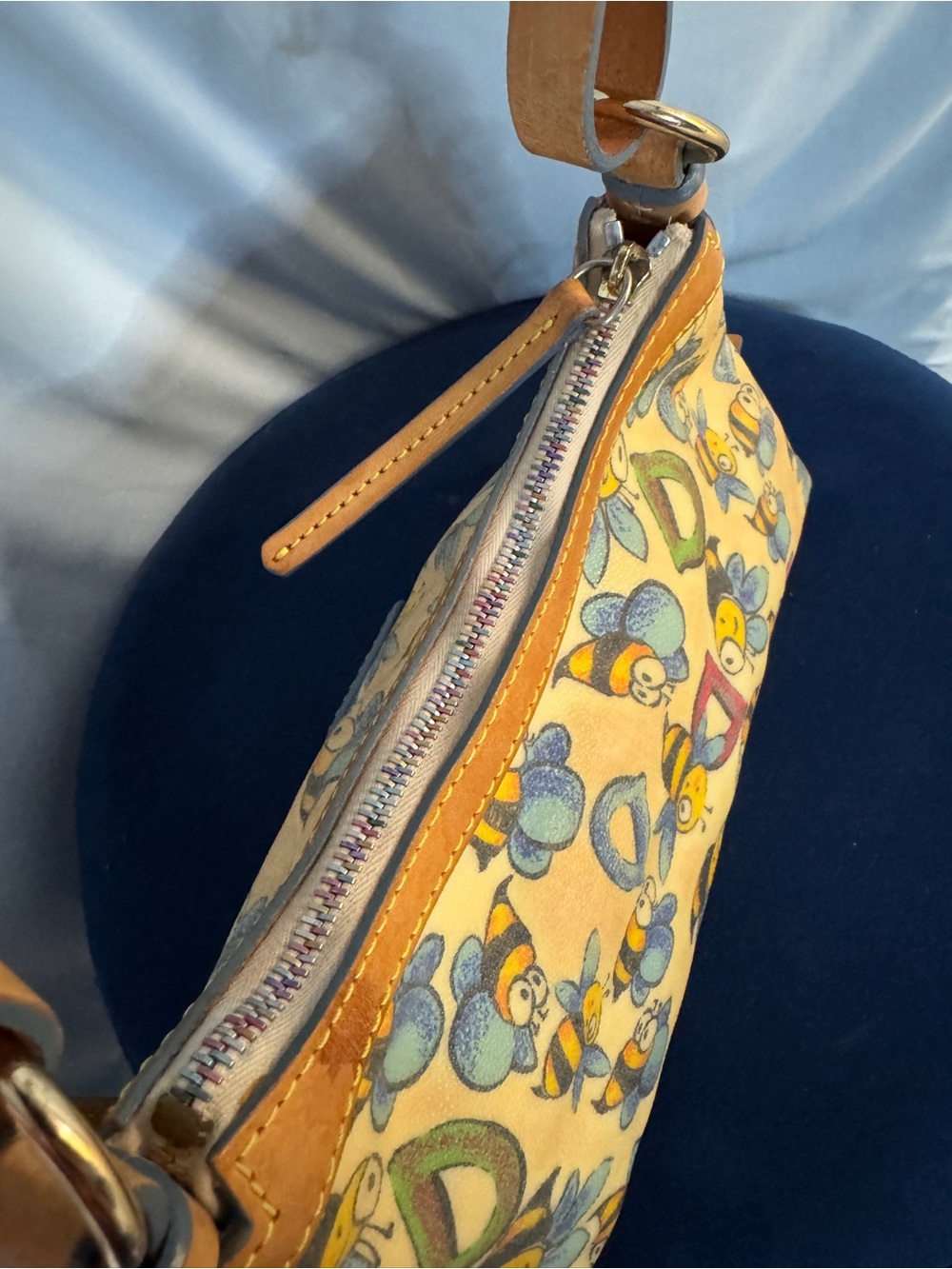 Dooney & Bourke Bumblebee Print Shoulder Bag Y2K Leather trim - Picture 15 of 15